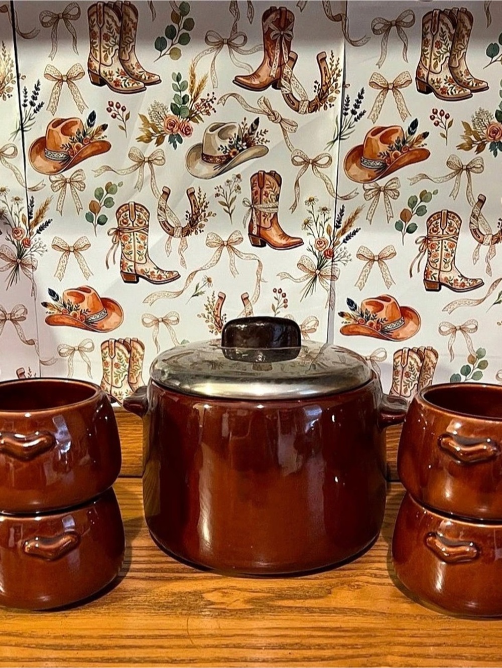 West Bend Stoneware Bean Pot with 4 Matching Soup Mugs Set Soup Mugs Set, Brown